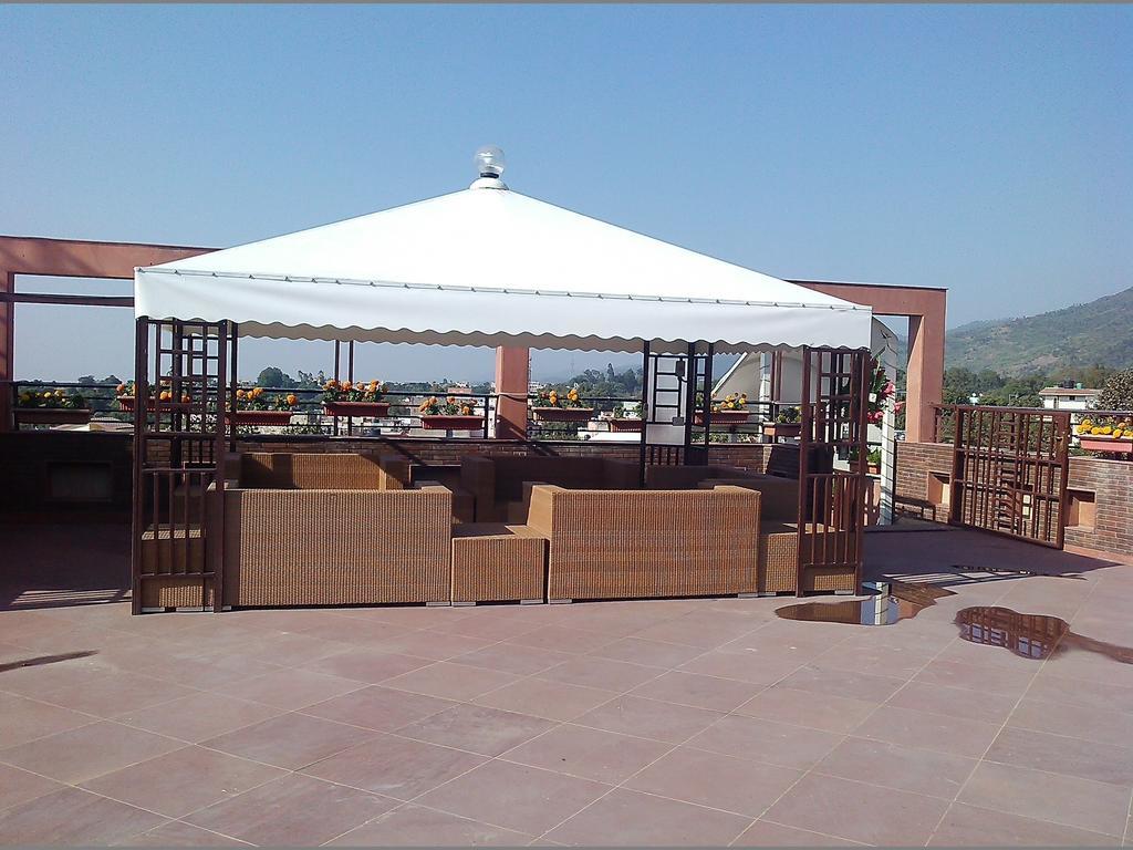 Modi Hotel & Resorts Pinjaur Kültér fotó